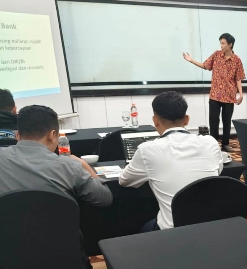 Michael Wiryaseputra memimpin pelatihan Agentic AI untuk Bank Jateng
